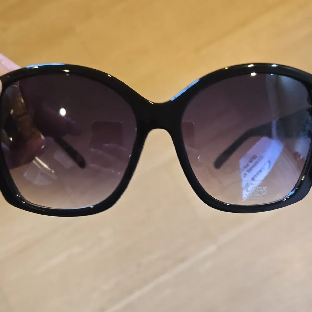 NEW Circus by Sam Edelman Stylish Floral Print Sunglasses